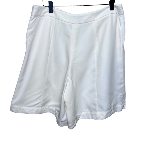 Giorgio Armani Pleated Snap-Closure Shorts Size Medium - Picture 15 of 16